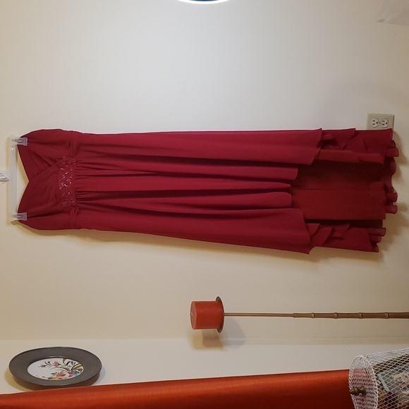 David's Bridal Strapless Cranberry hi Low dress maxi gown size 16 - Picture 1 of 15
